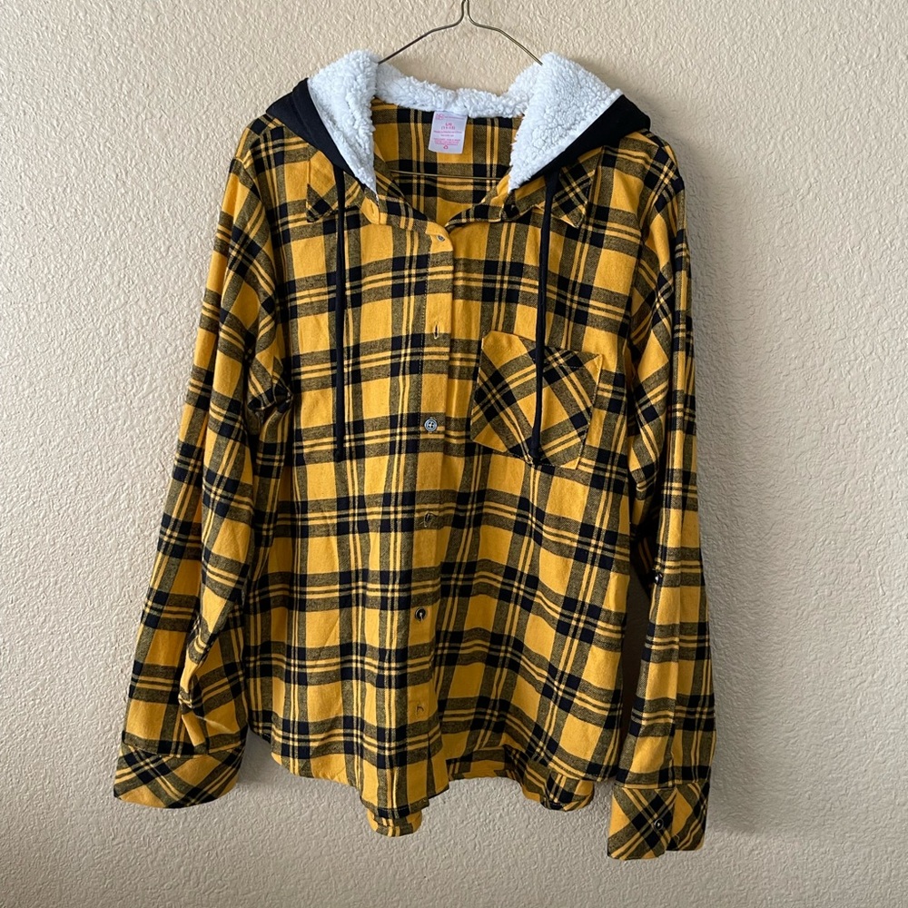 🎉🤑 $10🤑🎉- Juniors' Flannel Top With Sherpa Hood